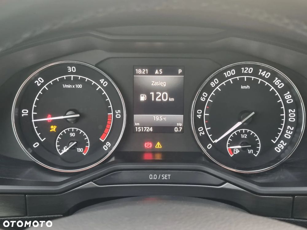 Skoda Superb Combi 2.0 TDI DSG Ambition - 18