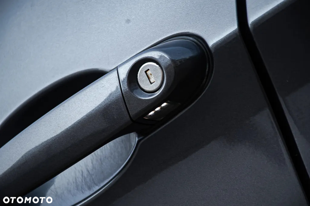 BMW Seria 3 325i - 23
