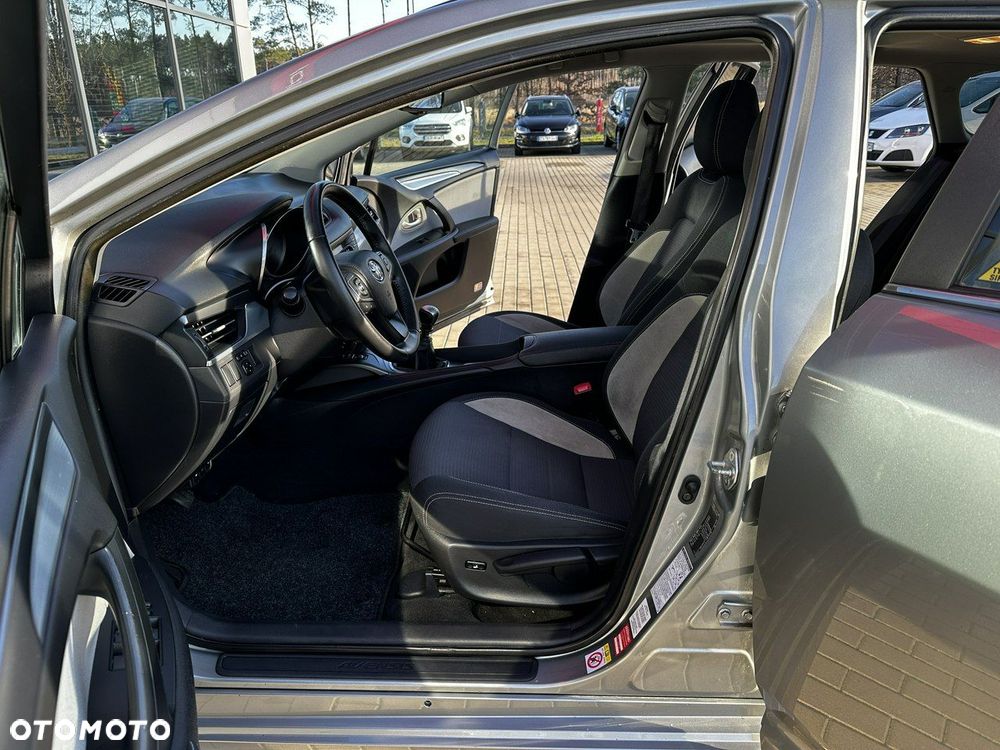 Toyota Avensis 1.8 Premium - 11