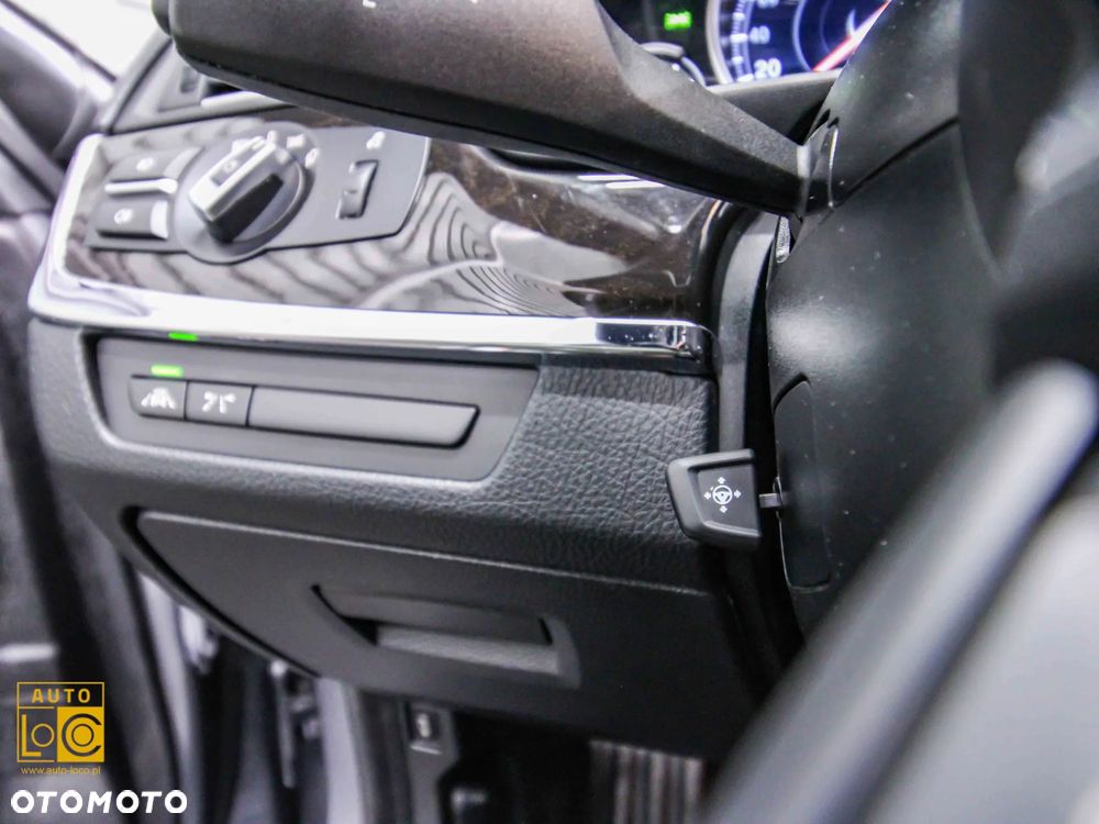 BMW Seria 5 528i xDrive Luxury Line - 28