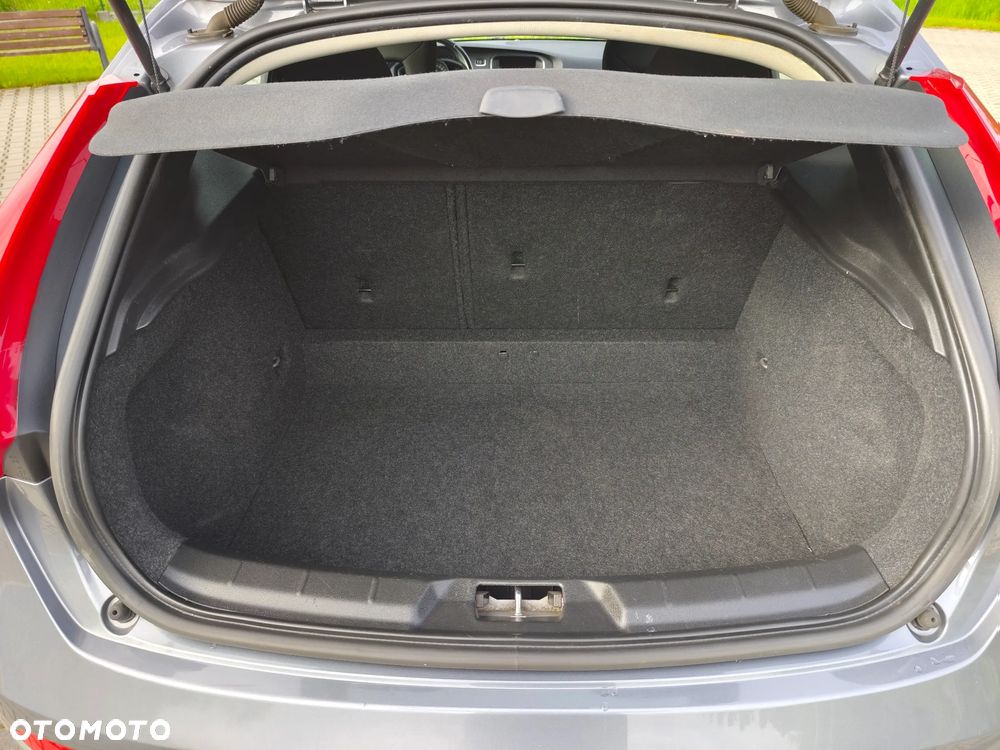 Volvo V40 D2 - 16