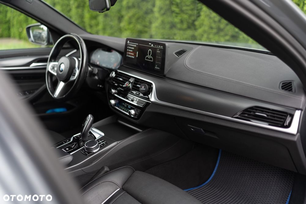BMW Seria 5 540d xDrive mHEV M Sport sport - 24