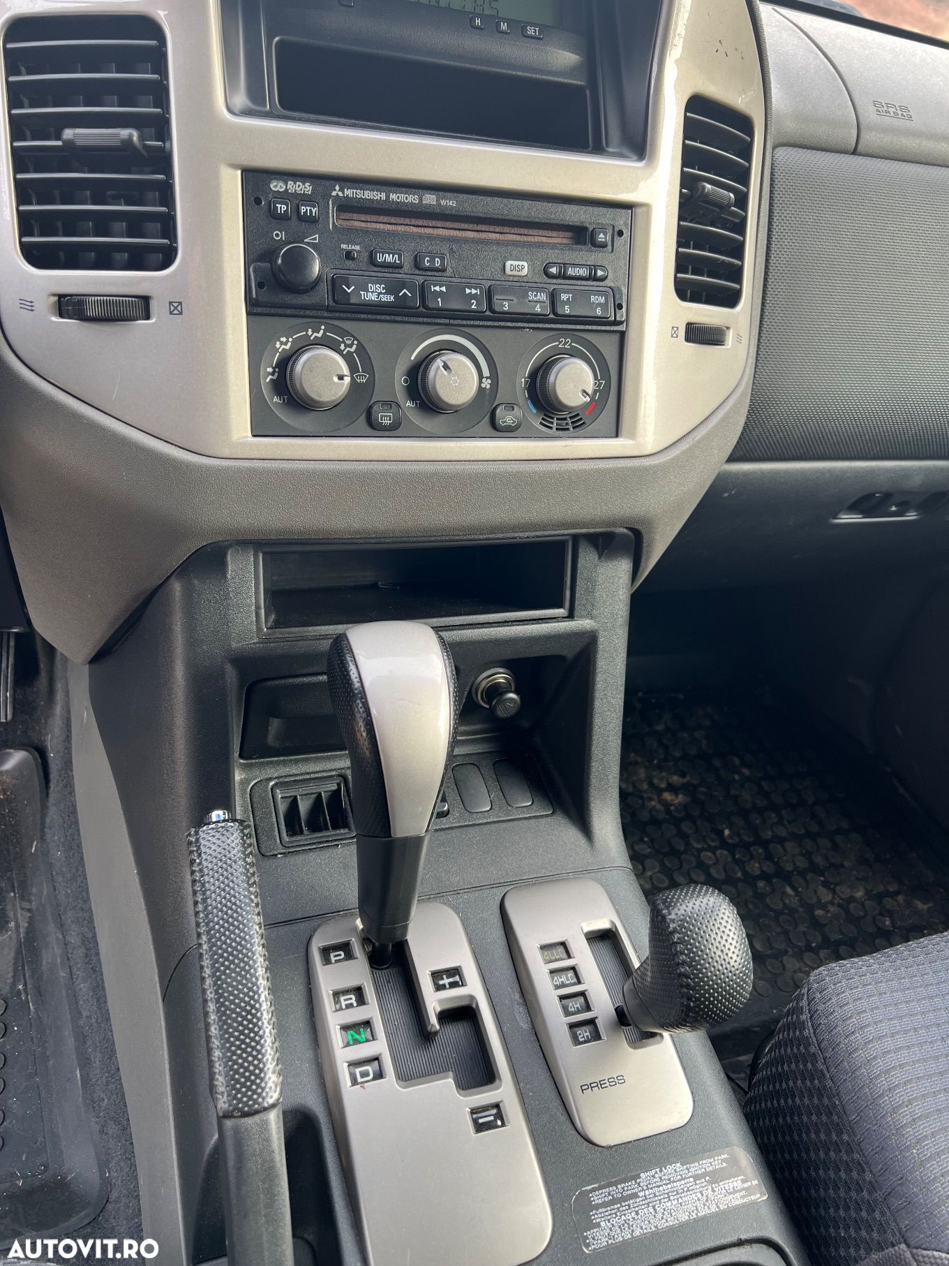 Mitsubishi Pajero SWB 3.2 DI-D GLS A/T + - 1