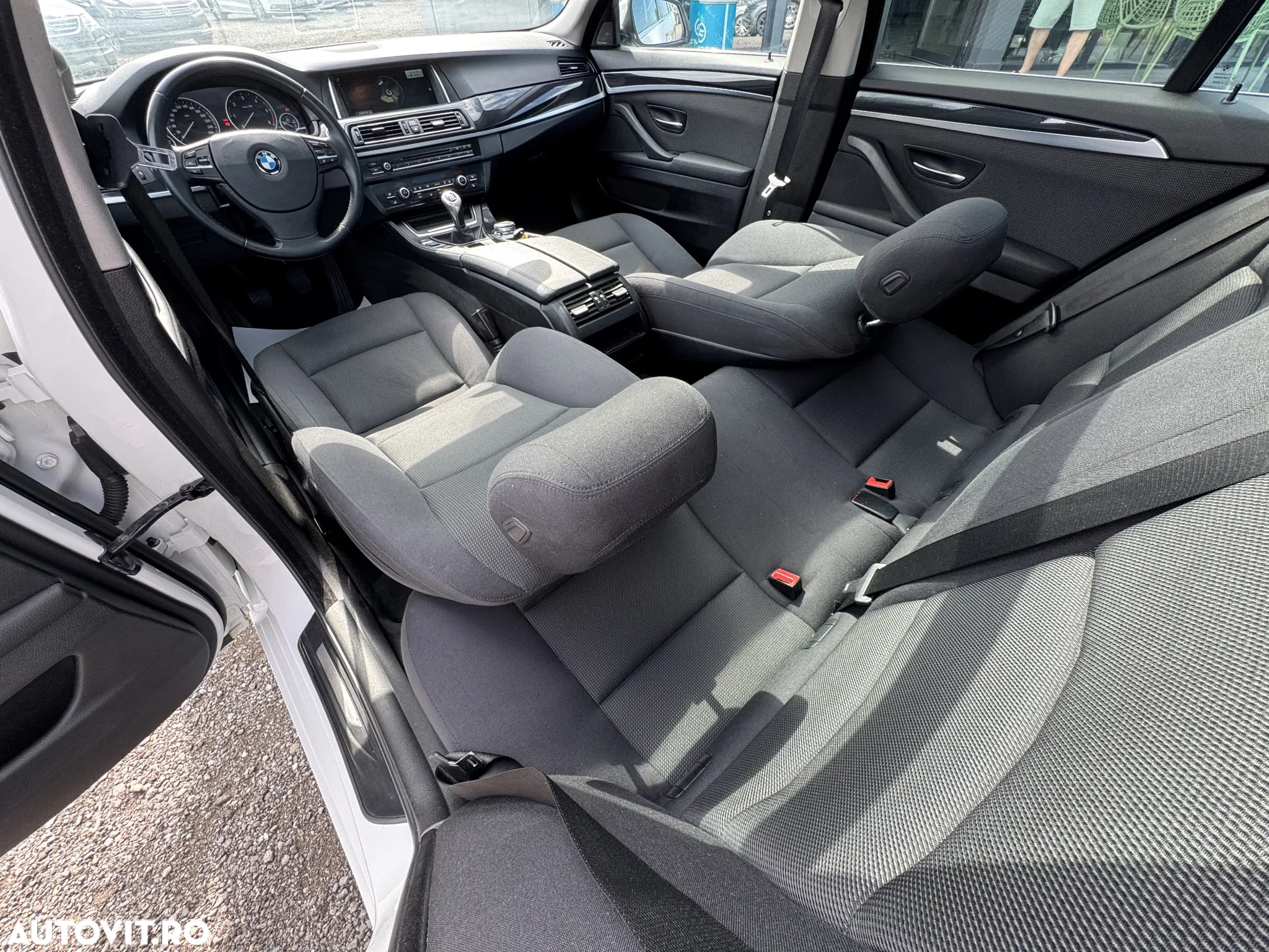 BMW Seria 5 520d - 28