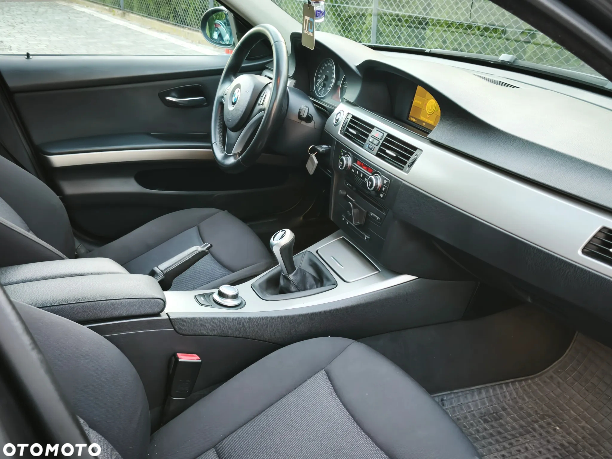 BMW Seria 3 318d DPF Touring - 17