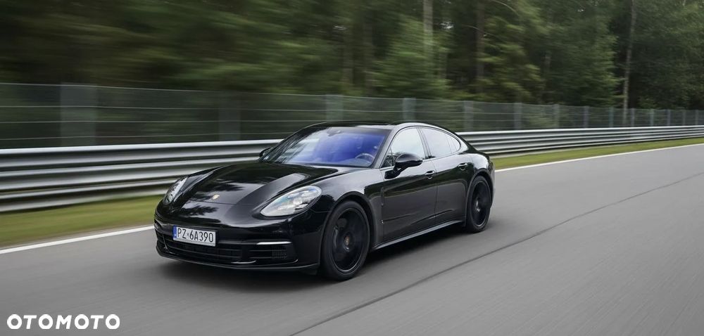 Porsche Panamera 4 E-Hybrid - 1