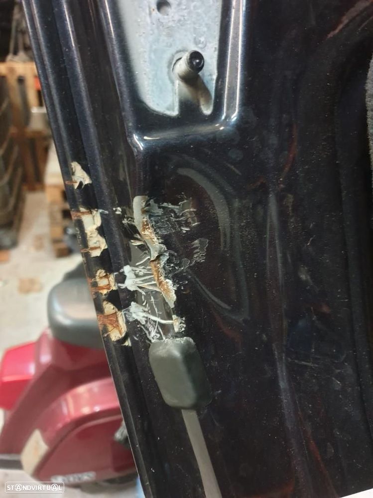 Tampa Da Mala Audi A6 (4F2, C6)  Mala Audi A6 C6 Sedan - 2