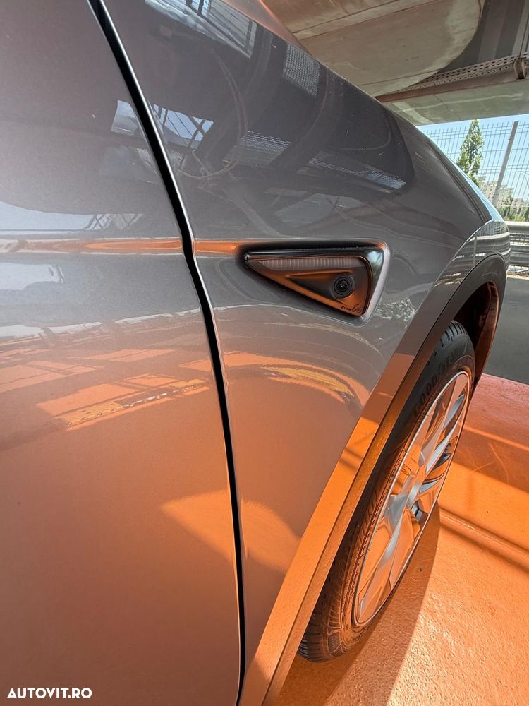 Tesla Model Y Long Range AWD - 19