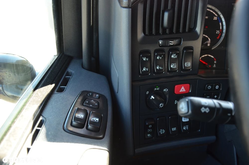 Scania R 520 / V8 /  6x2 PUSHER / SIODŁO PNEUMATYCZNIE REGULOWANE / TOPLINE / FULL AIR / SKÓRA / KLIMA P. / LED / ACC / WAGA / 5628 - 27