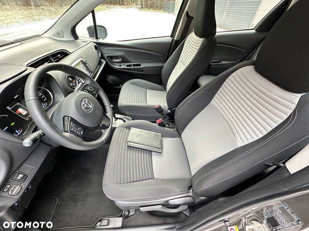 Toyota Yaris Hybrid 100 Business Edition - 16