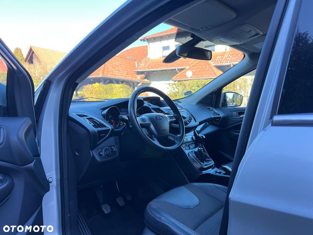 Ford Kuga 2.0 TDCi 2x4 Titanium - 39