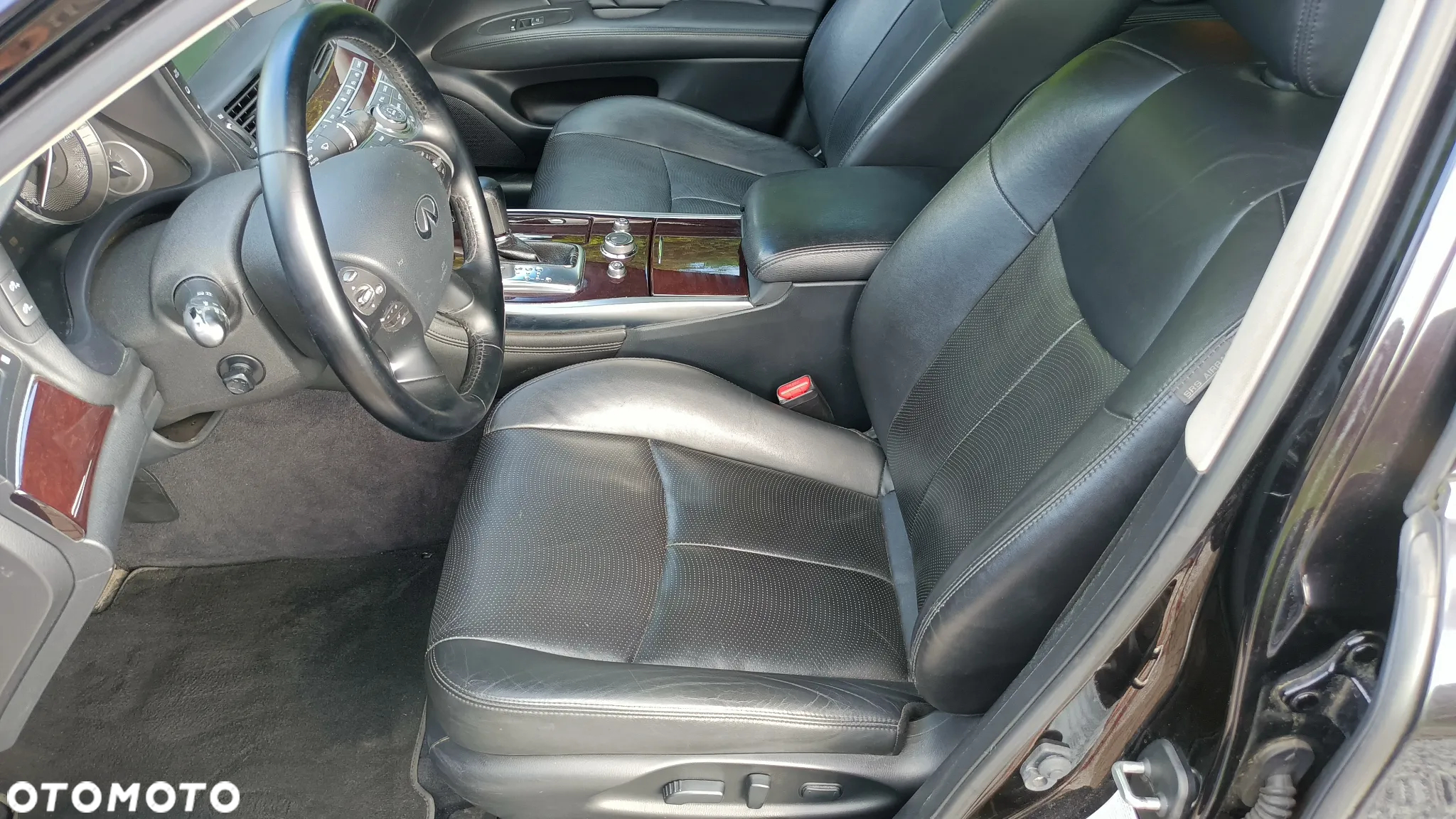 Infiniti Q70 - 14