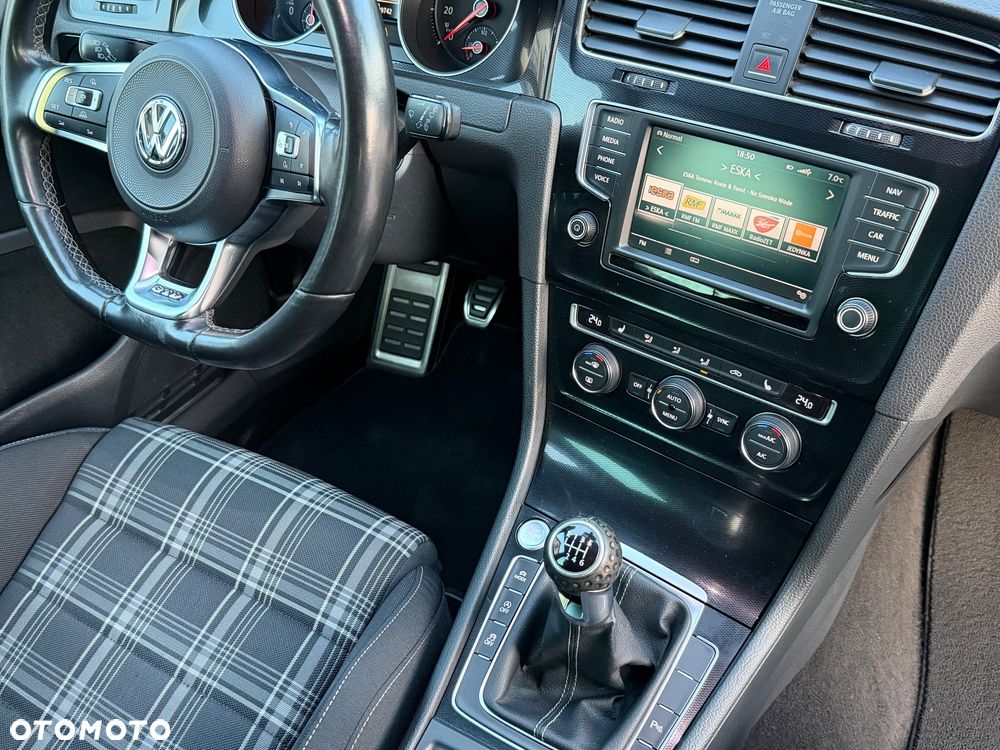 Volkswagen Golf - 20