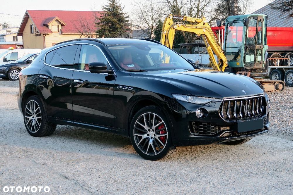Maserati Levante S - 11