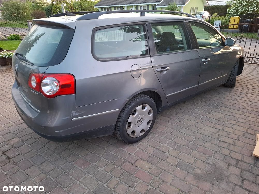 Volkswagen Passat 1.9 TDI DPF BlueMotion - 5