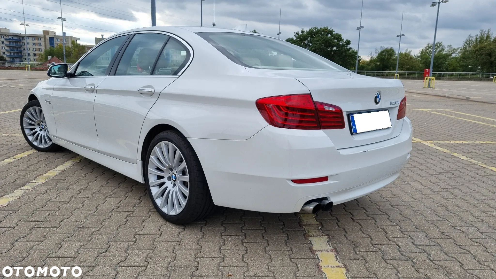 BMW Seria 5 528i - 11