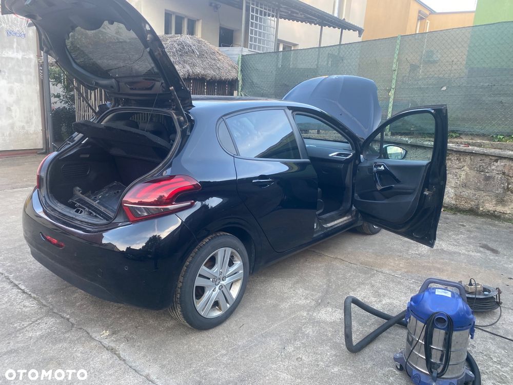 Peugeot 208 - 15