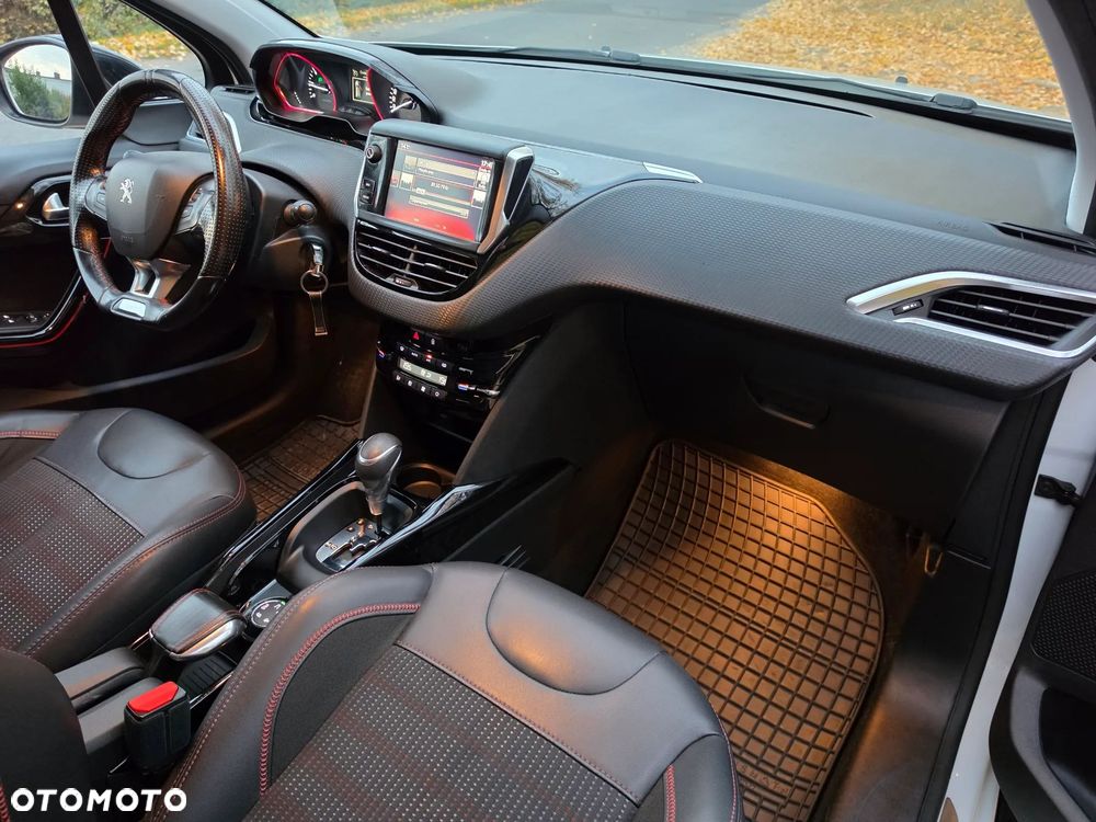 Peugeot 2008 PureTech 110 Stop&Start EAT6 GT-Line Edition - 11