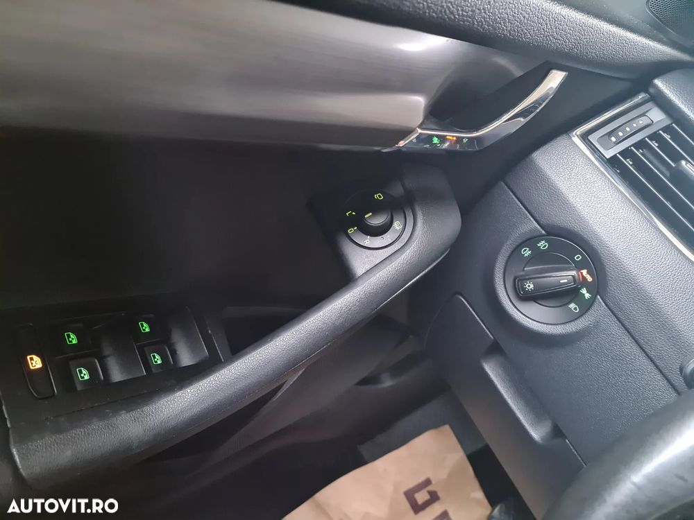 Skoda Octavia Combi 2.0 TDI (Green tec) Joy - 19