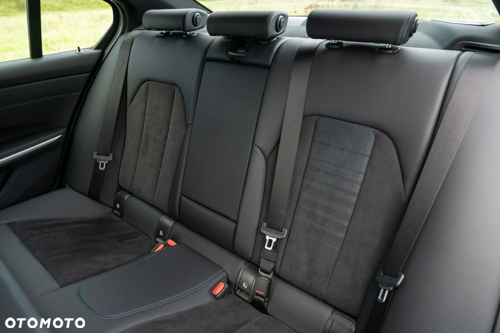 BMW Seria 3 318i M Sport - 30