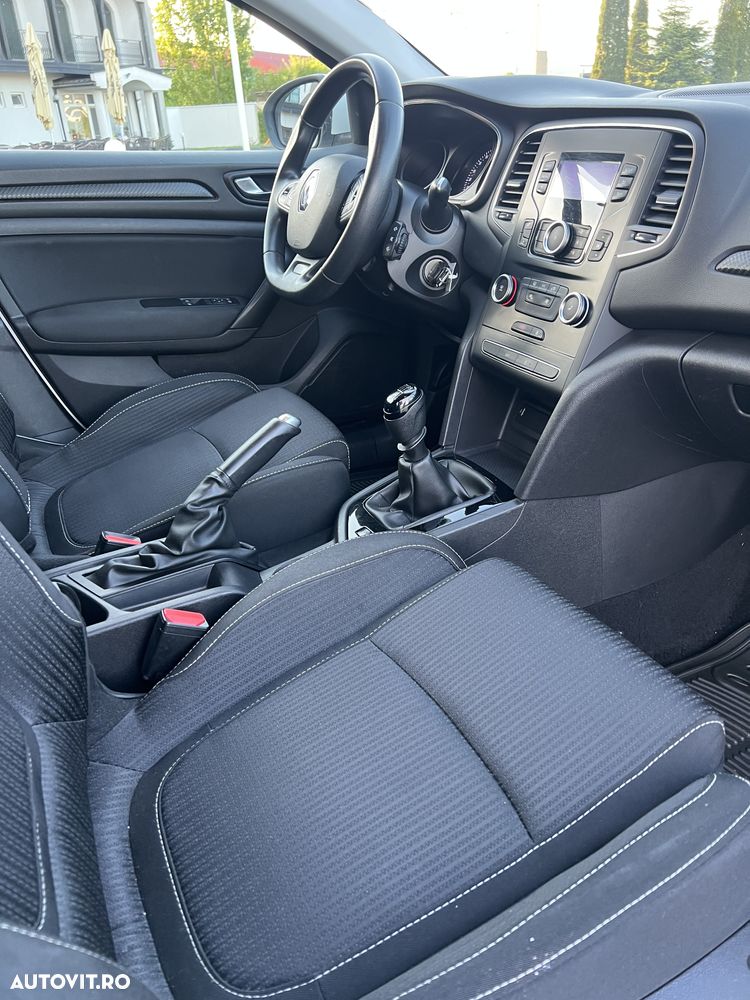 Renault Megane BLUE dCi 115 EQUILIBRE - 17