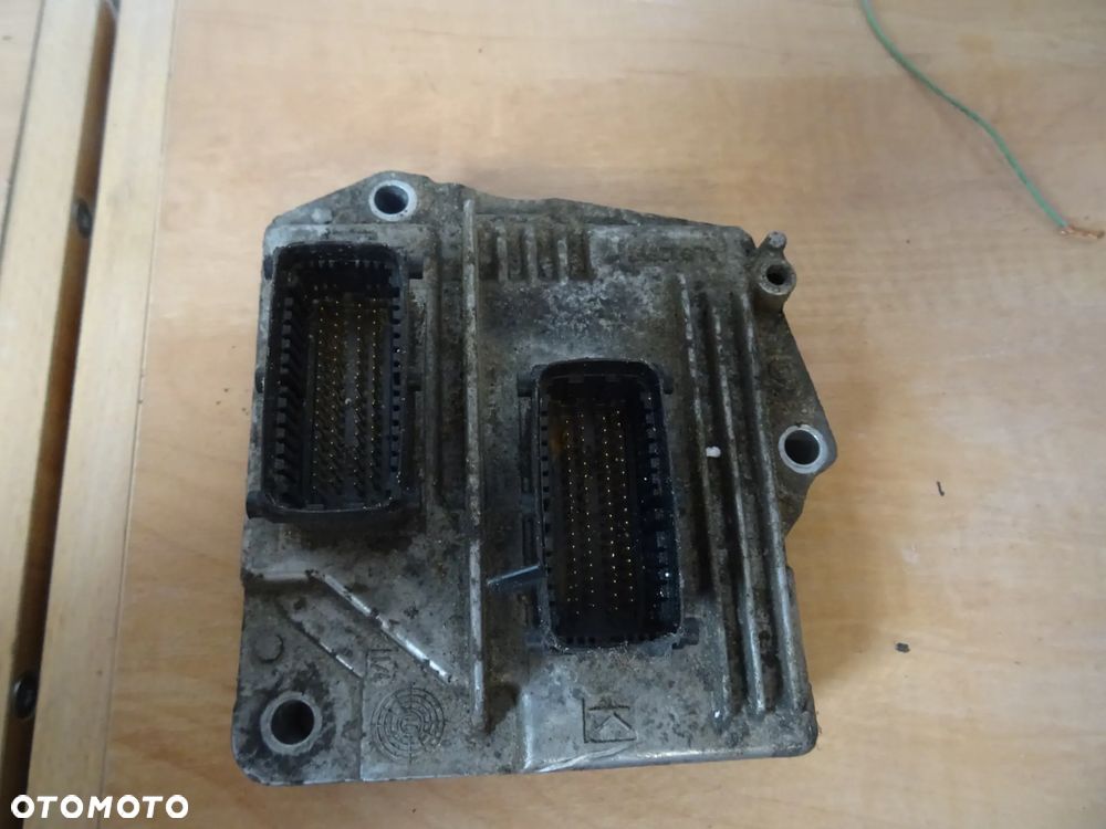 sterownik silnika opel zafira b 1.6 16 v 28023583 - 3