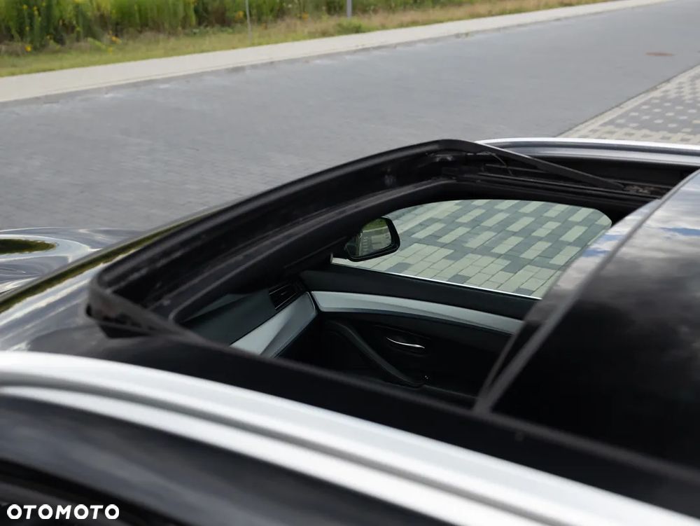 BMW Seria 5 530d xDrive - 26