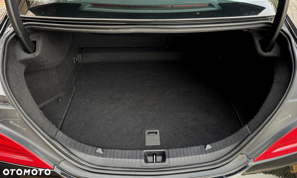 Mercedes-Benz CLA 180 7G-DCT AMG Line - 26