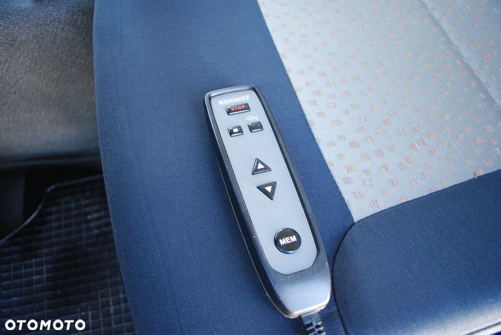 Renault Premium 280 Kontener Winda DHOLLANDIA Długość Kontenera 830 CM Szerokość: 250 CM Wysokość: 210 CM Rok: 2007 - 12