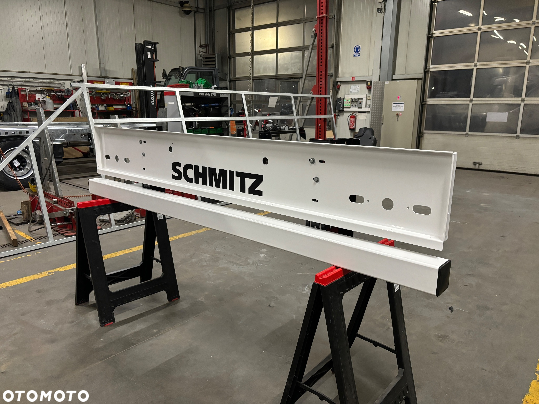 Zderzak belka schmitz blenda wspornik lamp krone - 2