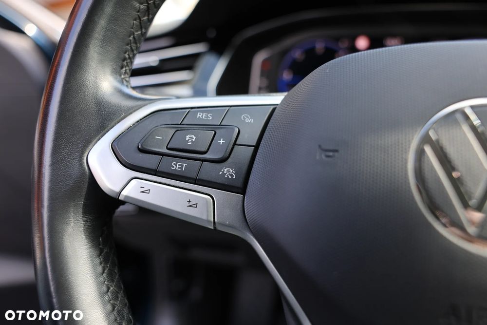 Volkswagen Passat 2.0 TDI SCR DSG 4Motion Elegance - 28