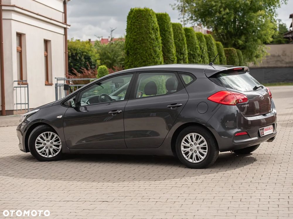 Kia Ceed - 10