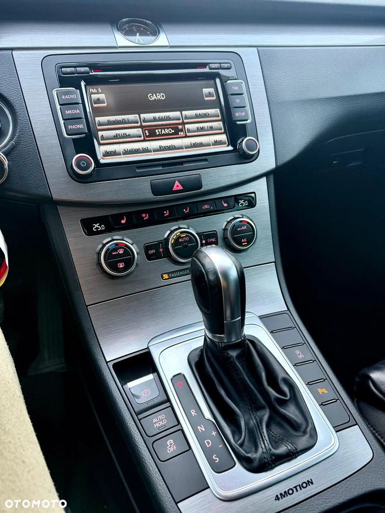 Volkswagen Passat Variant 2.0 TDI 4Motion DSG BlueMotion Tech R-Line - 27