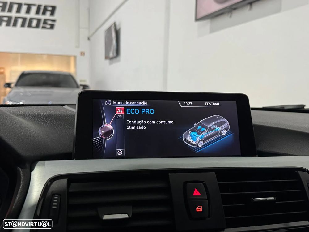 BMW 320 d Touring Pack M - 31