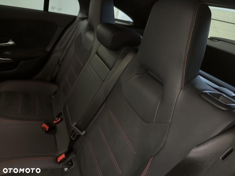 Mercedes-Benz CLA 250 4-Matic AMG Line 7G-DCT - 18