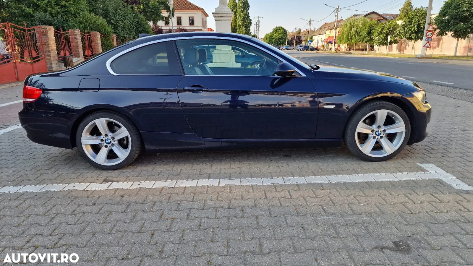 BMW Seria 3 320i Coupe Aut. - 4