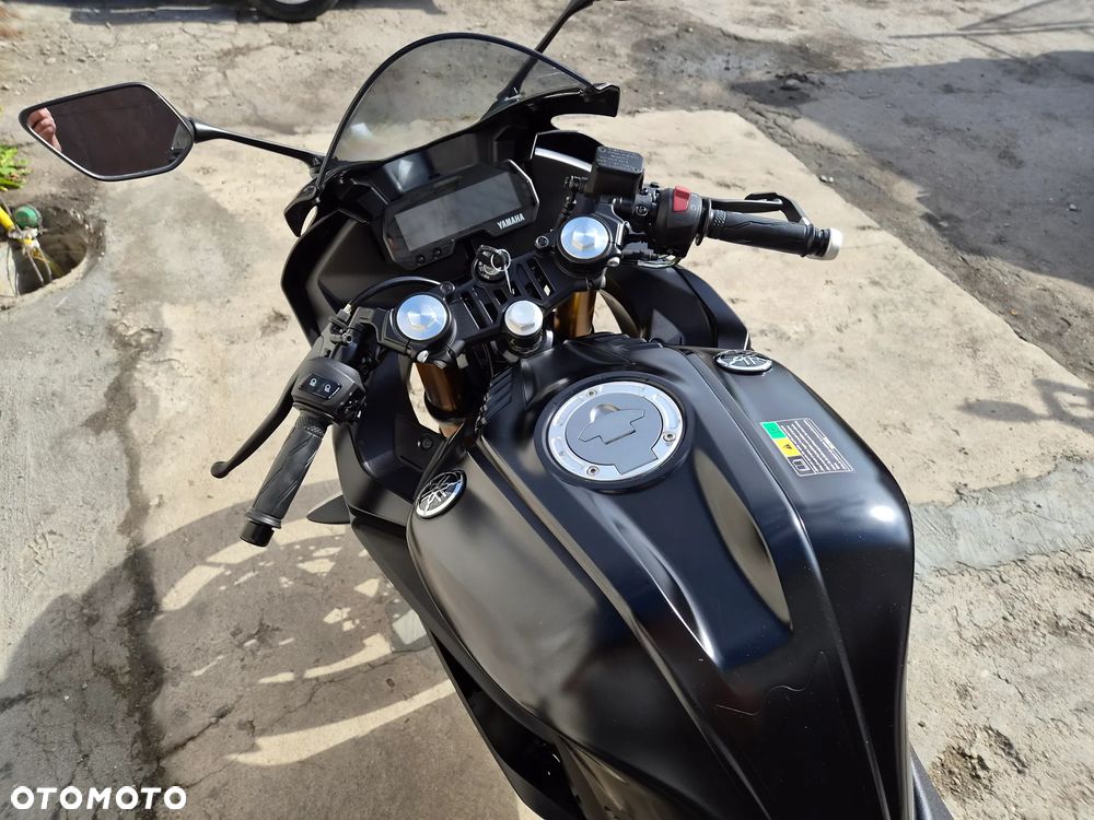 Yamaha YZF - 11