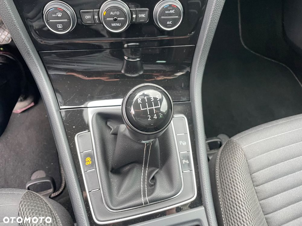Volkswagen Golf 1.6 TDI BlueMotion Technology Cup - 27