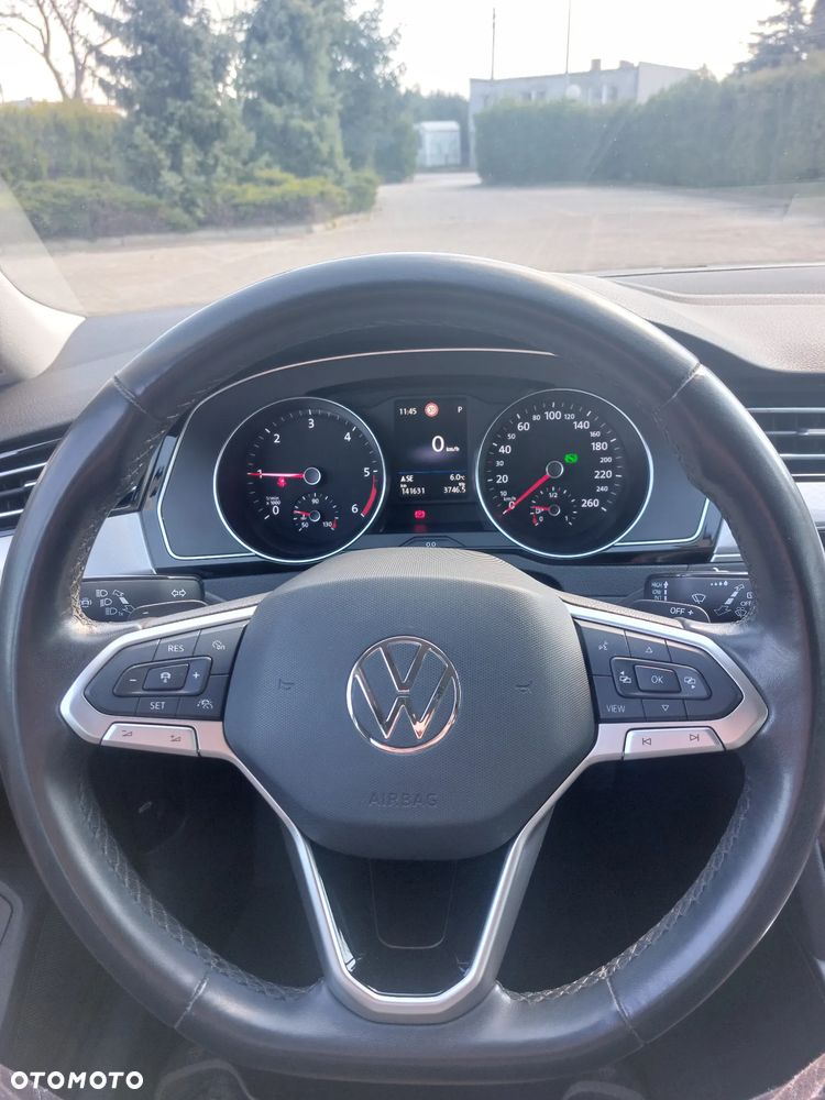 Volkswagen Passat 2.0 TDI SCR DSG - 9