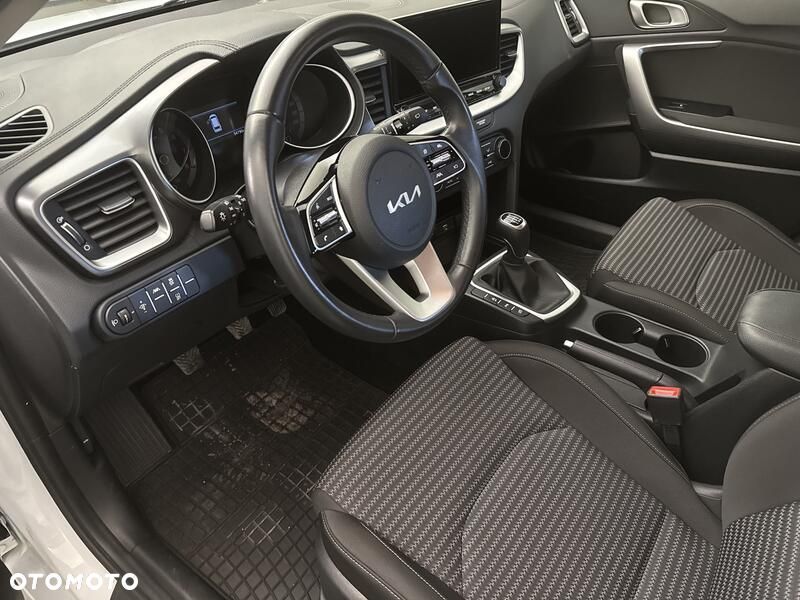 Kia Ceed 1.5 T-GDI M - 10