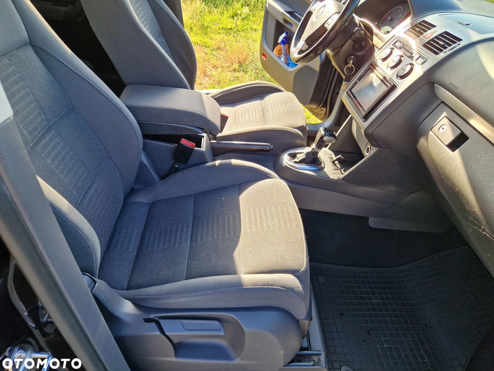 Volkswagen Touran 2.0 TDI DPF Highline DSG - 26