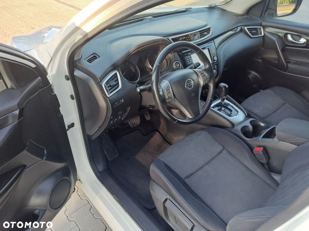 Nissan Qashqai 1.6 DCi Xtronic TEKNA - 11