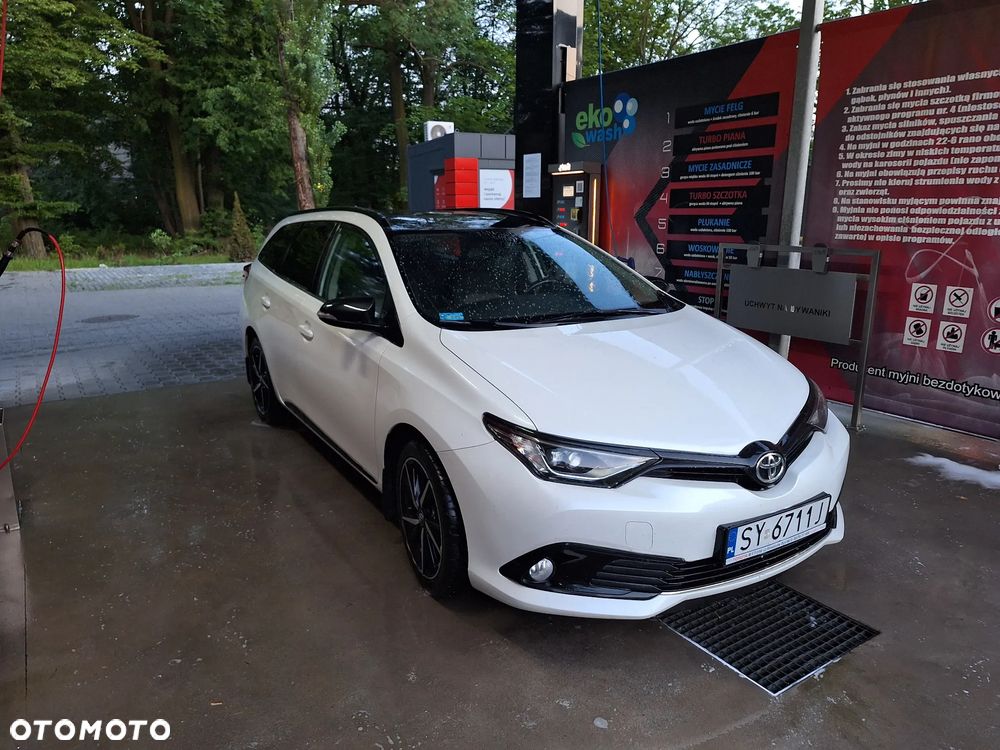 Toyota Auris 1.6 Selection - 1