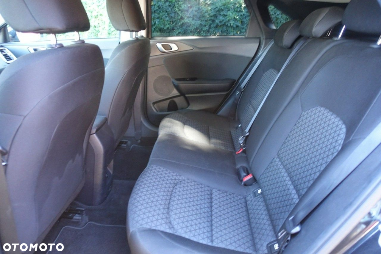Kia Ceed - 9