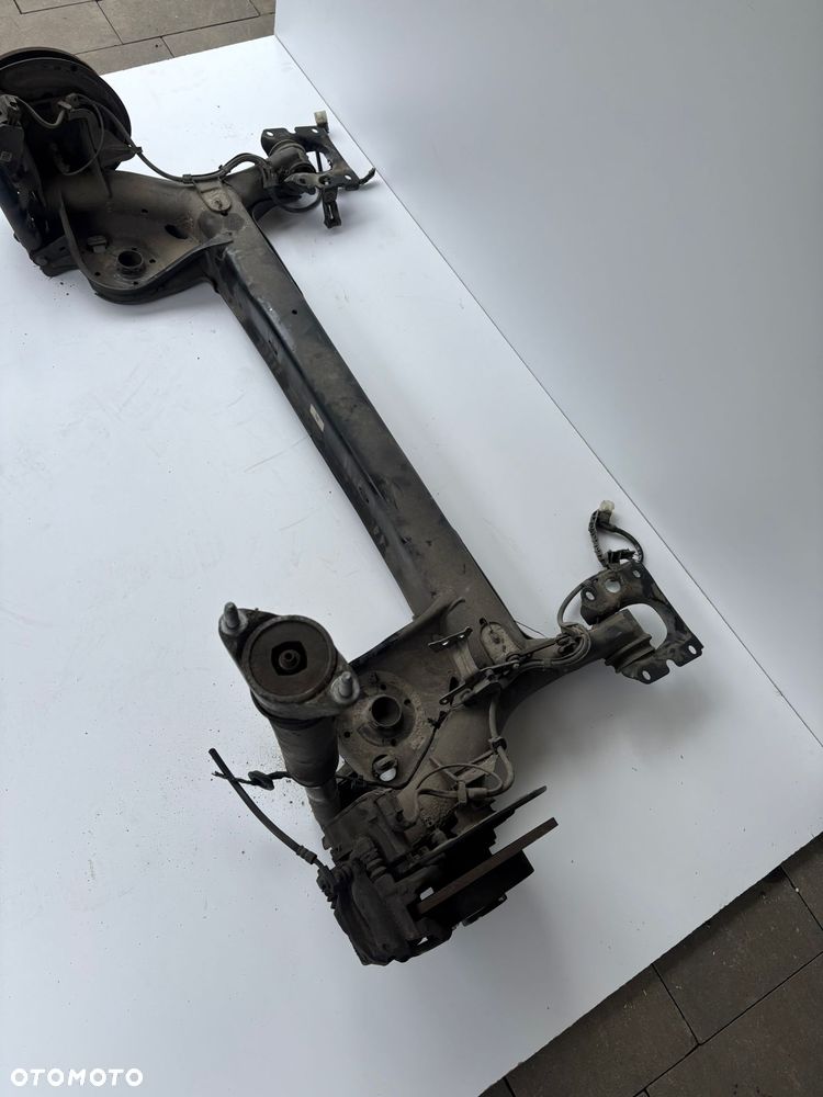 Belka zawieszenia tył a1775841300 Mercedes W 177 A-klasa