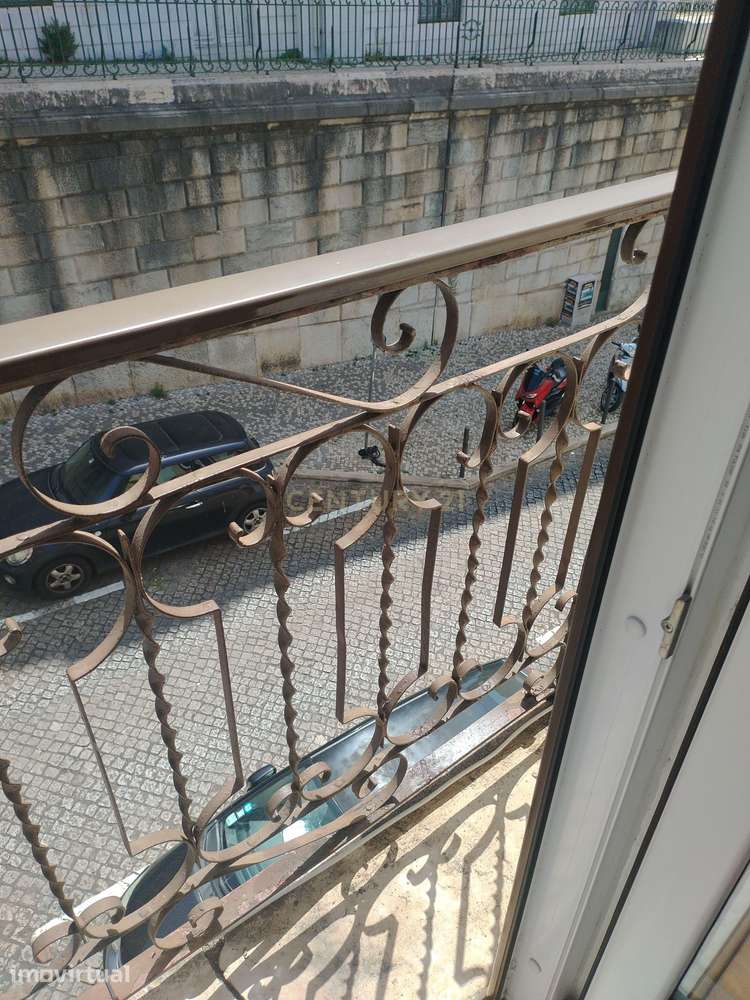 Apartamento Renovado T2 em Lisboa Chiado - Grande imagem: 3/17