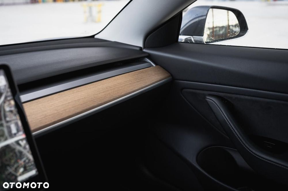 Tesla Model 3 - 25