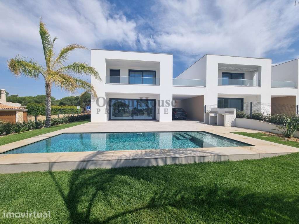 Moradia moderna T3 com piscina privada em Vilamoura - Grande imagem: 2/36