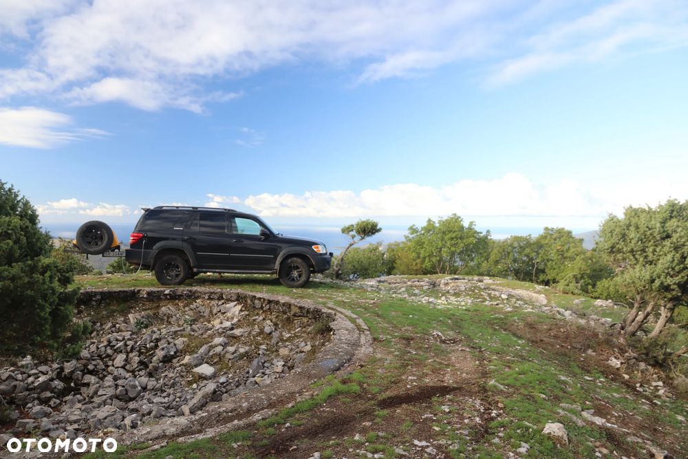 Toyota Sequoia - 26