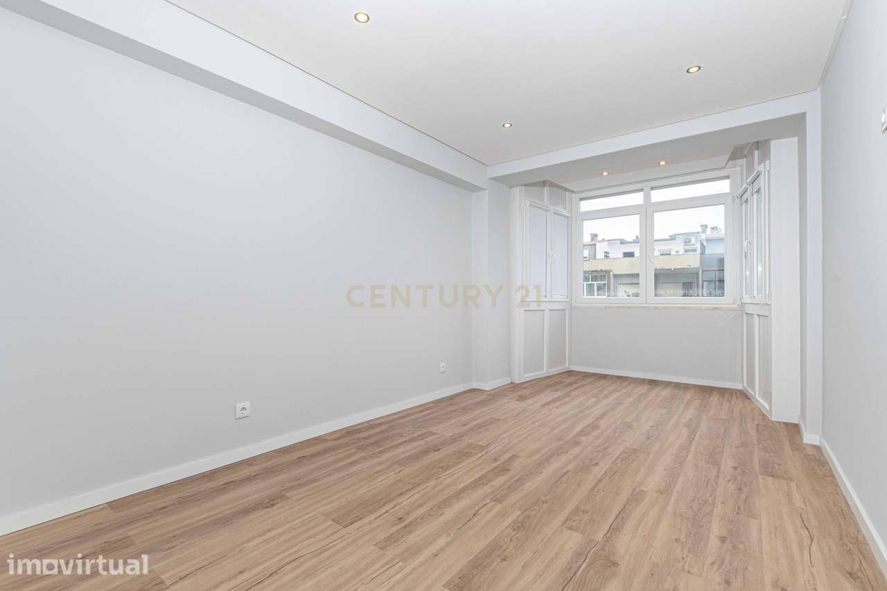 T3 Totalmente Remodelado com Vista Rio | Cacilhas, Almada - Grande imagem: 2/39